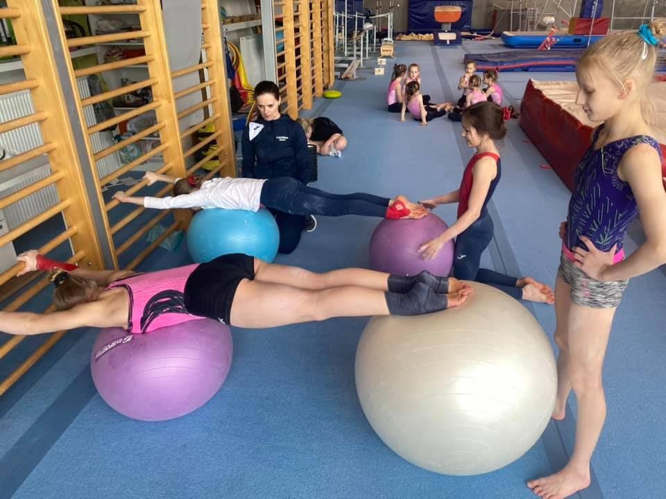 Kondiční gymnastika pro dívky 6 až 7 let
